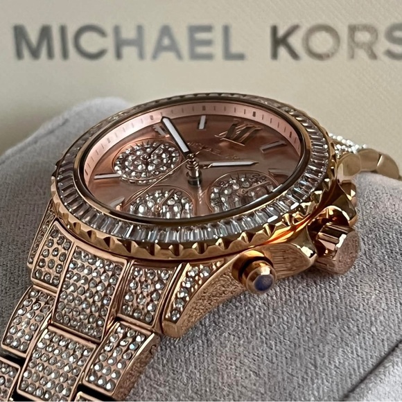 Michael Kors Women’s Everest Quartz Crystal Rose Gold Dial Watch
Case Size:36mm - Picture 11 of 11